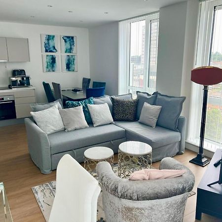 Spacious Urban Gem Apartment With Parking Bracknell Luaran gambar