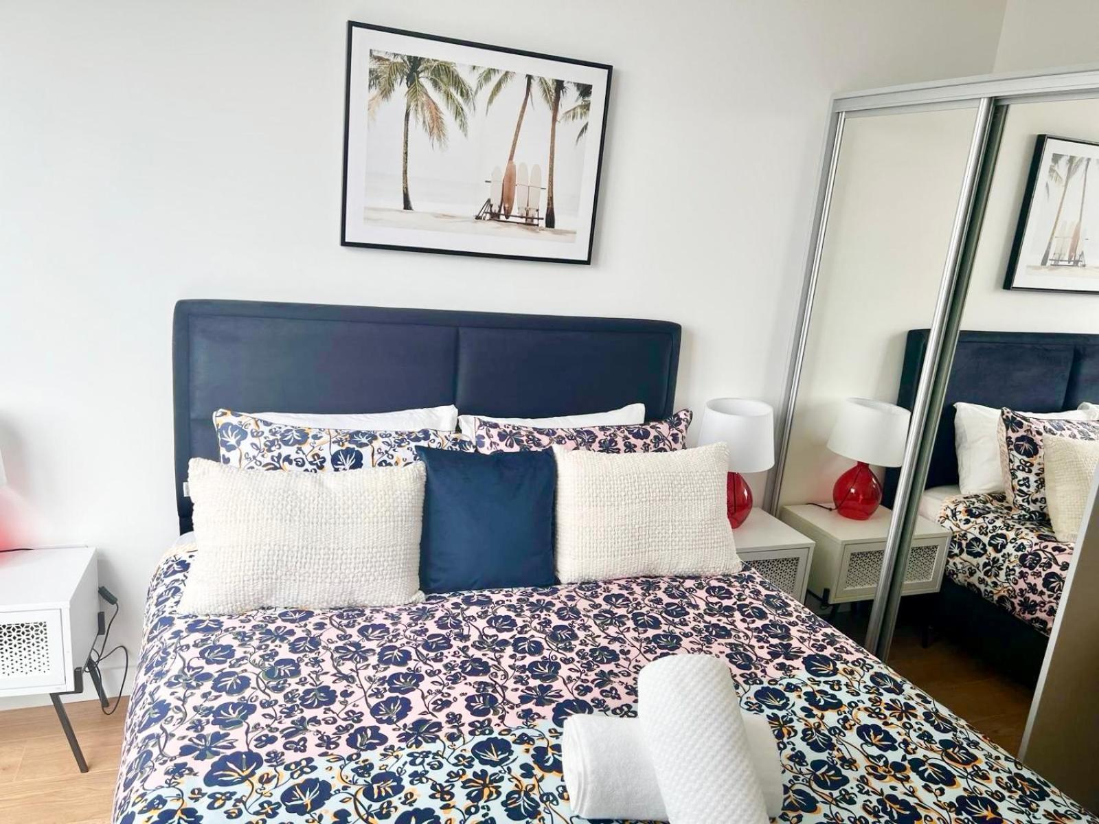 Spacious Urban Gem Apartment With Parking Bracknell Luaran gambar