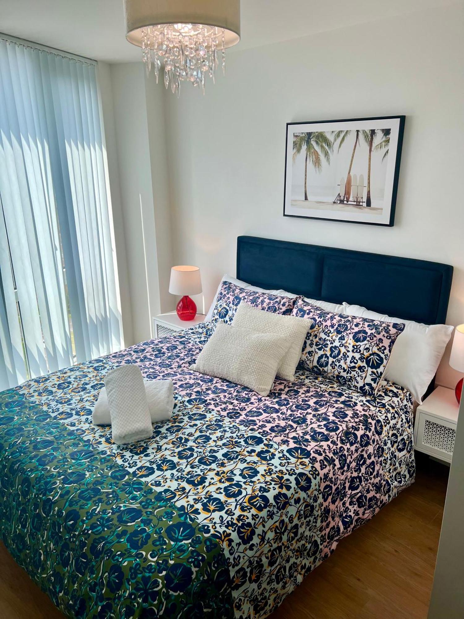 Spacious Urban Gem Apartment With Parking Bracknell Luaran gambar